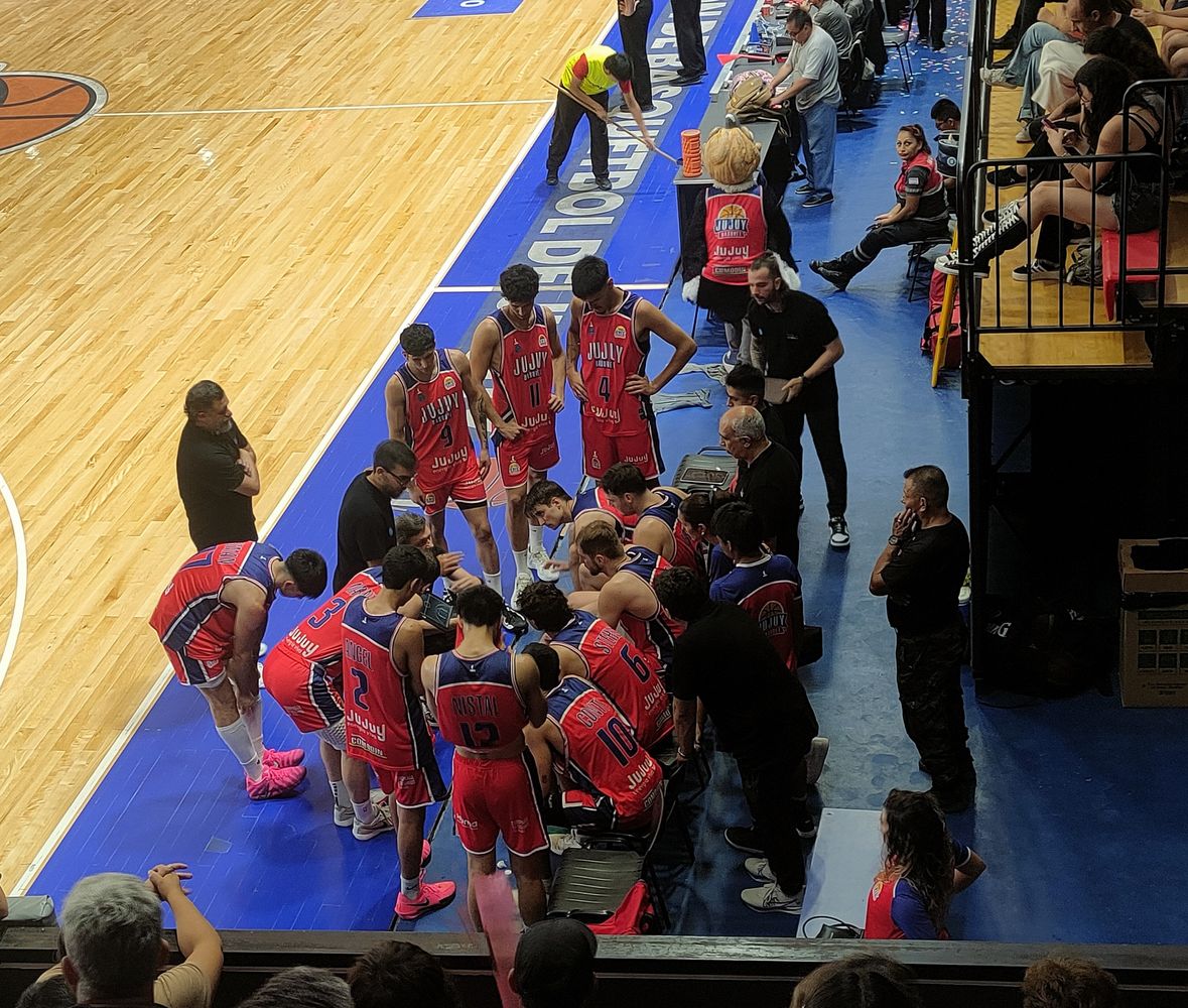 Las indicaciones de Guillermo Tasso ordenaron el desempeño de sus jugadores en el segundo cuarto y el equipo pudo resetearse para finalmente imponerse en el juego.