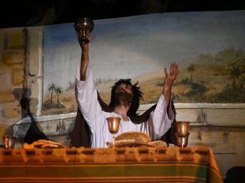 La fe se hizo visible en el Vía Crucis Viviente que emocionó a miles de espectadores