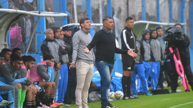 La dupla técnica de Racing no lo puede creer. El partido que pierde la Academia en el Sancho...
