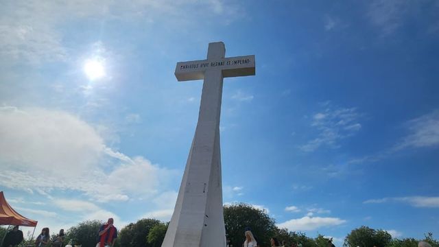 El Cerro La Cruz reunió a miles de personas en el tradicional Vía Crucis.