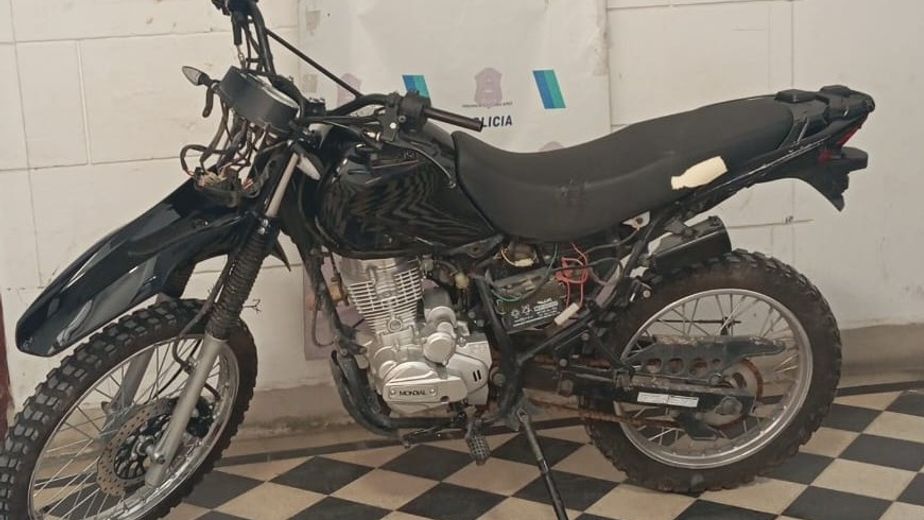 Recuperan una moto robada tras un allanamiento en Tres Arroyos