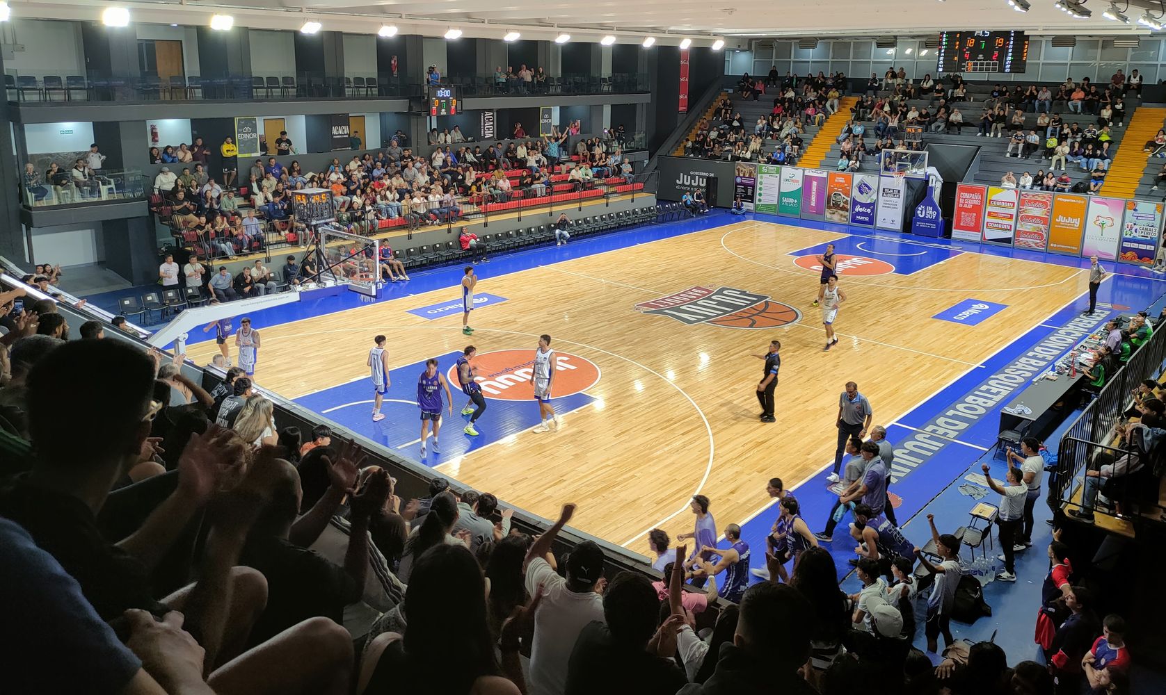 "Este equipo tiene una identidad clara: no damos ninguna pelota por perdida", resaltó un integrante del cuerpo técnico de El Carmen Básquet al finalizar el encuentro.