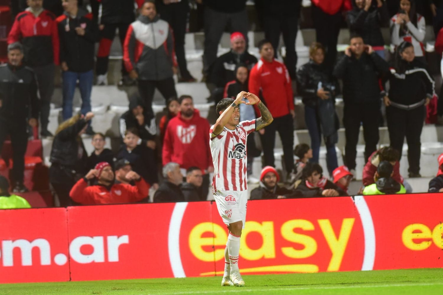 Instituto ganó 2-0 por los goles de Guerra y Tissera (foto), y se reacomoda. 