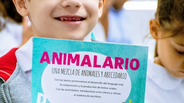 El Plan Cumbre acerca materiales a estudiantes de 1° y 2° grado con foco en la lectura, la comprensión y la enseñanza.