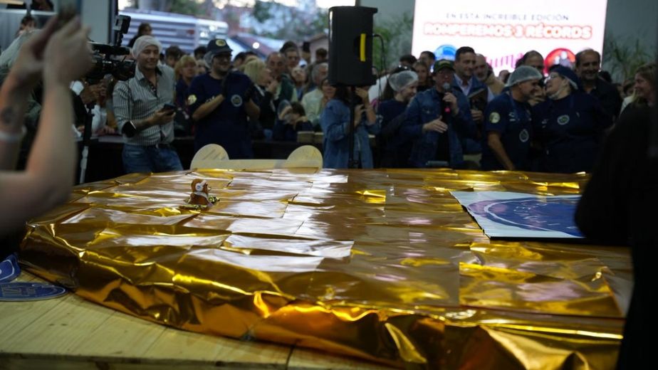 Récord mundial confirmado: el alfajor más grande del mundo nació en Entre Ríos