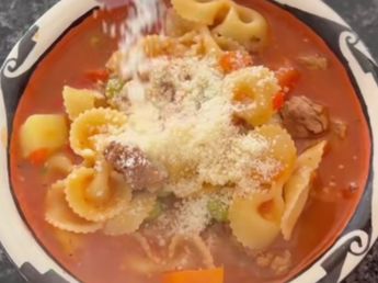 Guiso de fideos moñito: la receta fácil y rendidora para los días de frío en Buenos Aires