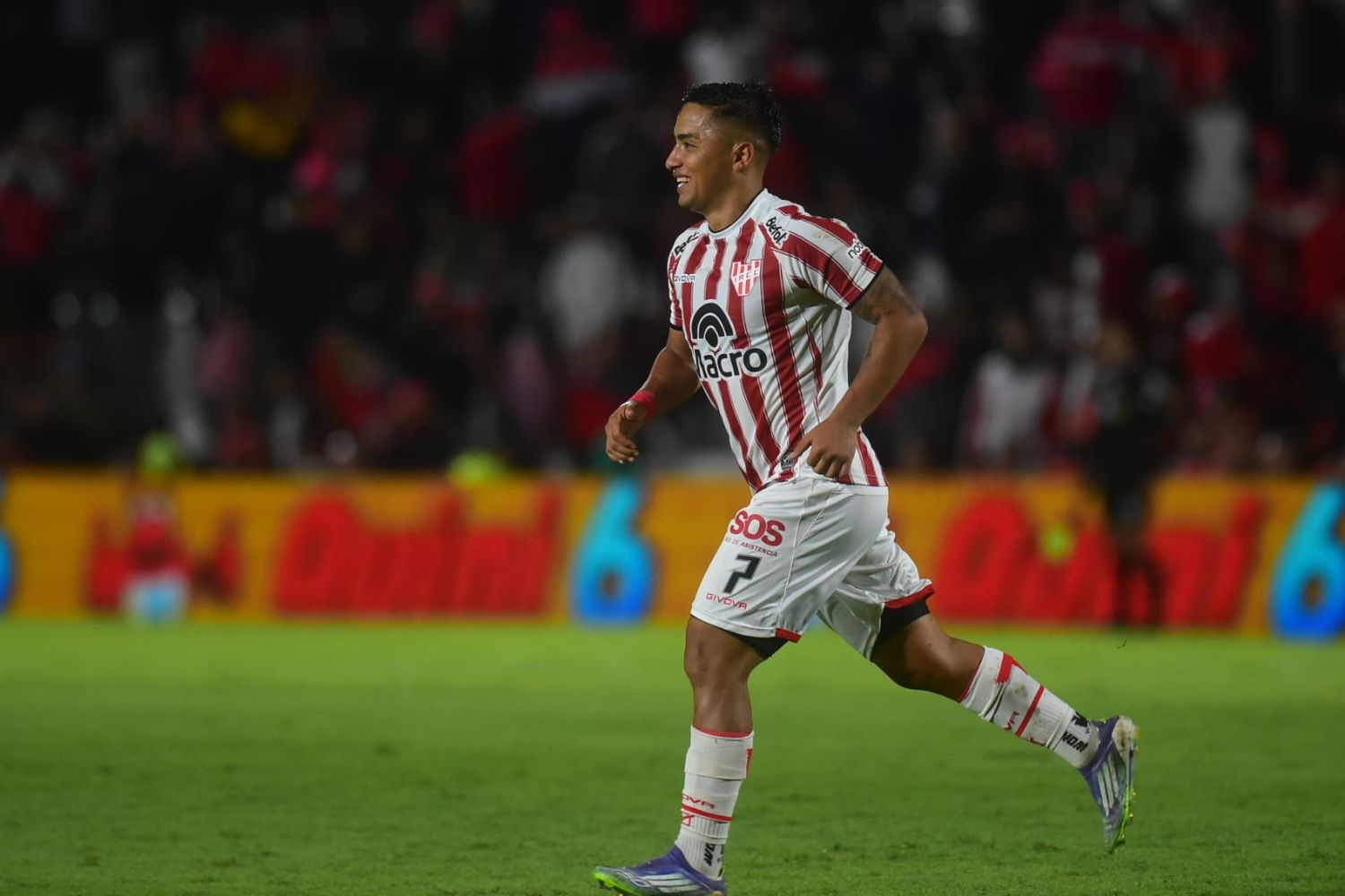 El chileno Nicolás Guerra, con su primer gol en Instituto, abrió el marcador ante Defensa.