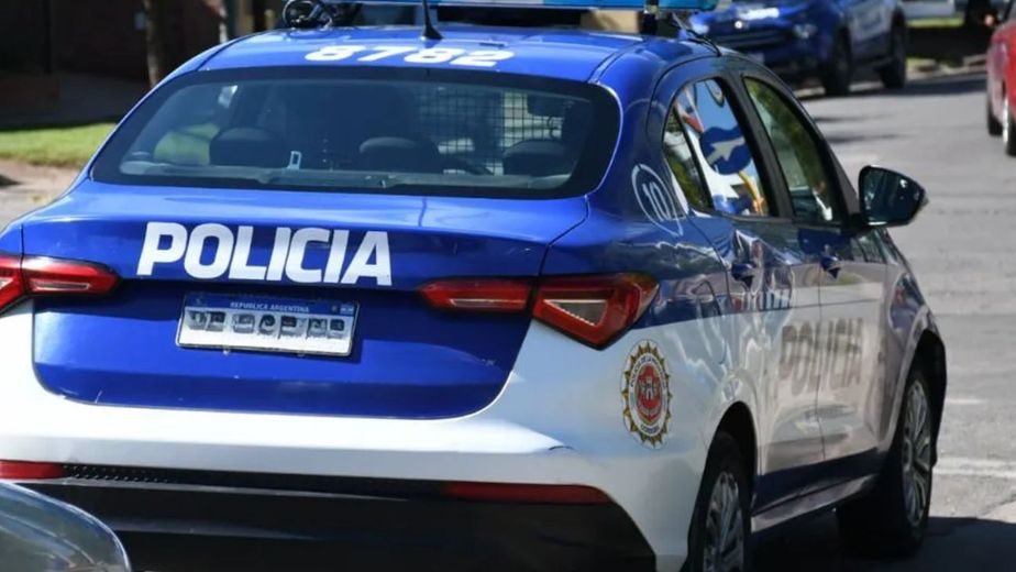 Hallaron un feto debajo de una camioneta en Córdoba
