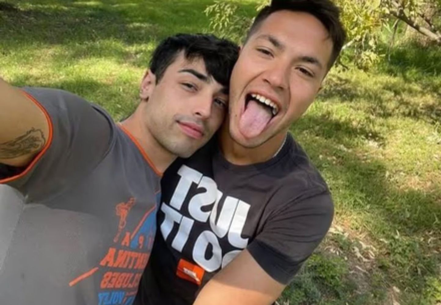 Quién es el exTalleres que presentó en público a su novio.