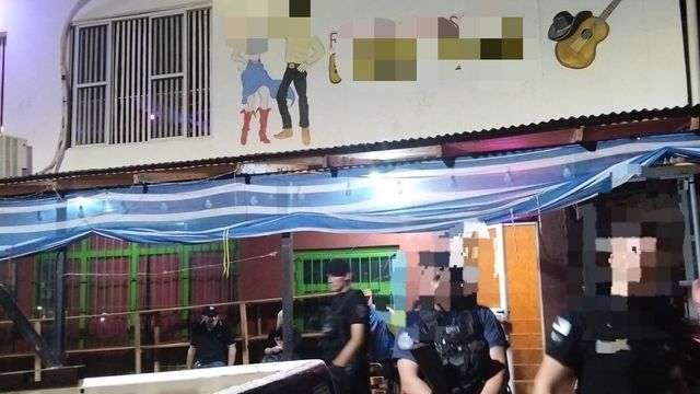Frustran venta de cocaína en un boliche de Puerto Iguazú: secuestran dosis y clausuran el local.