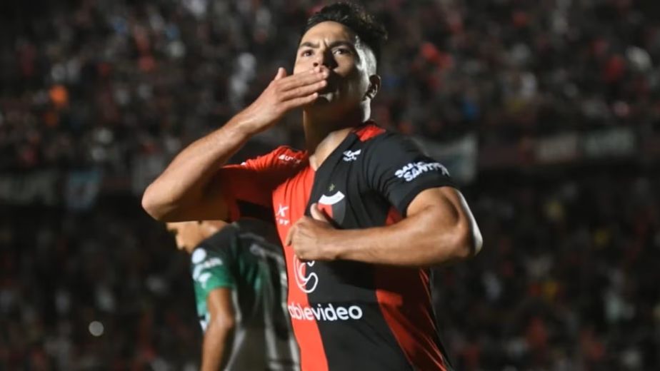 Quién es el jugador de Colón que presentó a su novio en una entrevista: "Un amor irracional"