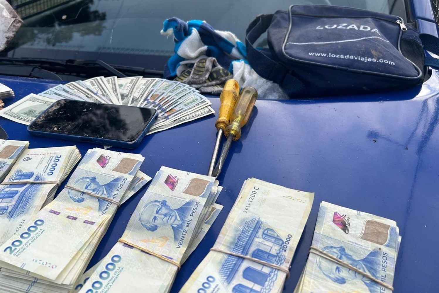 Se secuestró un arma de fuego y una suma millonaria.