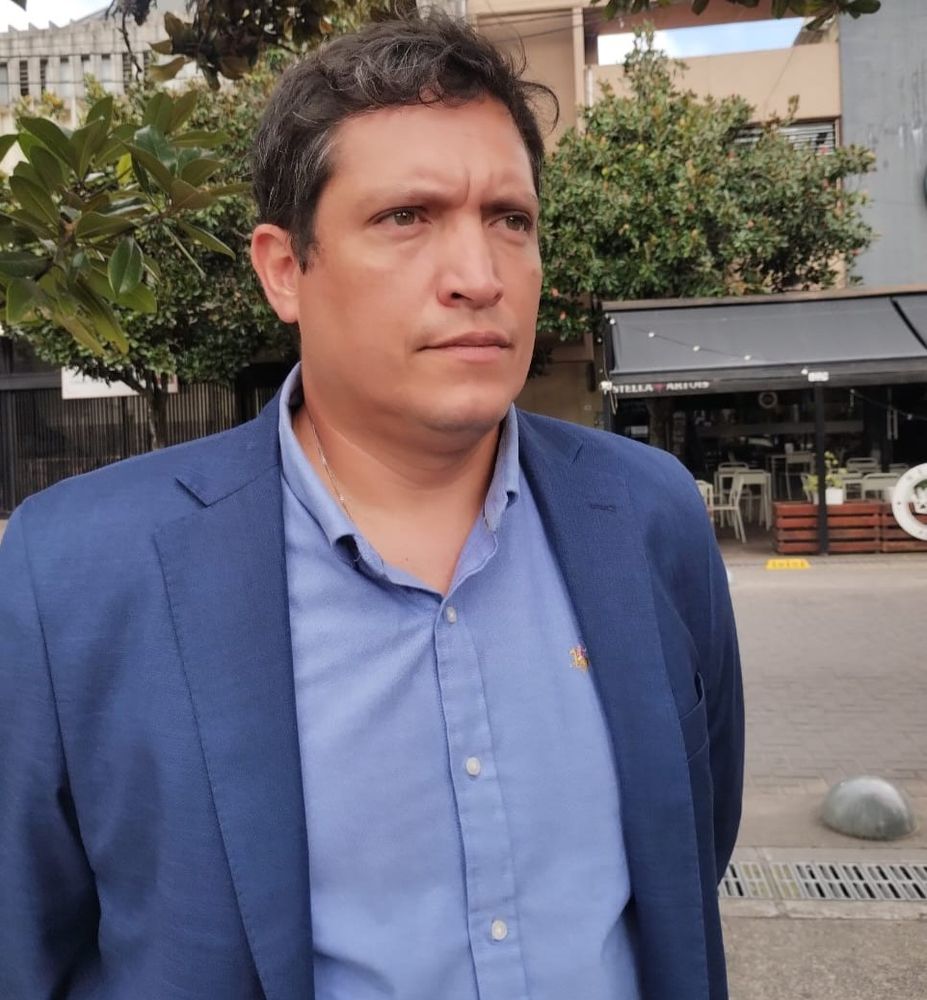 El abogado Carlos Espada, representante legal de la familia Rocha, pidió la colaboración de eventuales testigos del hecho vial producido en la avenida General Savio.