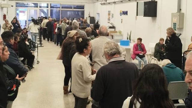 Jubilados reclaman en Pami por demoras para turnos y cirugías.