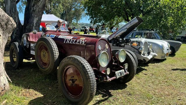 Autos y motos clásicas serán protagonistas del Automoto Festival en la costa del lago.