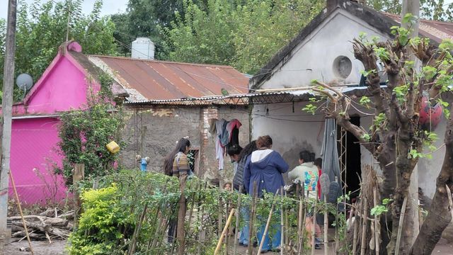 Asistencia urgente en Santa Ana tras el ingreso de agua en viviendas.