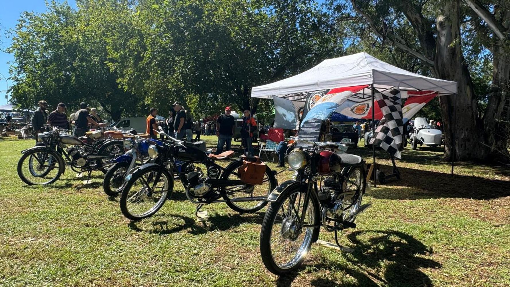 Autos y motos clásicas serán protagonistas del Automoto Festival en la costa del lago.