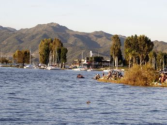 Carlos Paz refuerza su liderazgo en el turismo estudiantil con proyección internacional