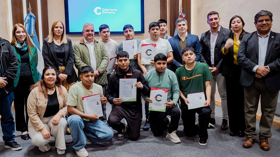 Jóvenes santamarianos recibieron certificación en soldadura industrial.