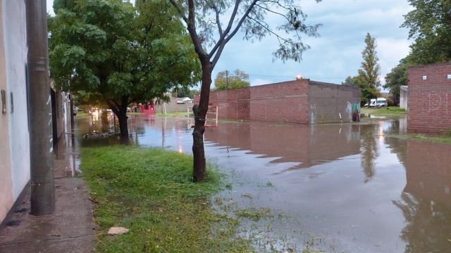 Calle anegada en Punta Alta.