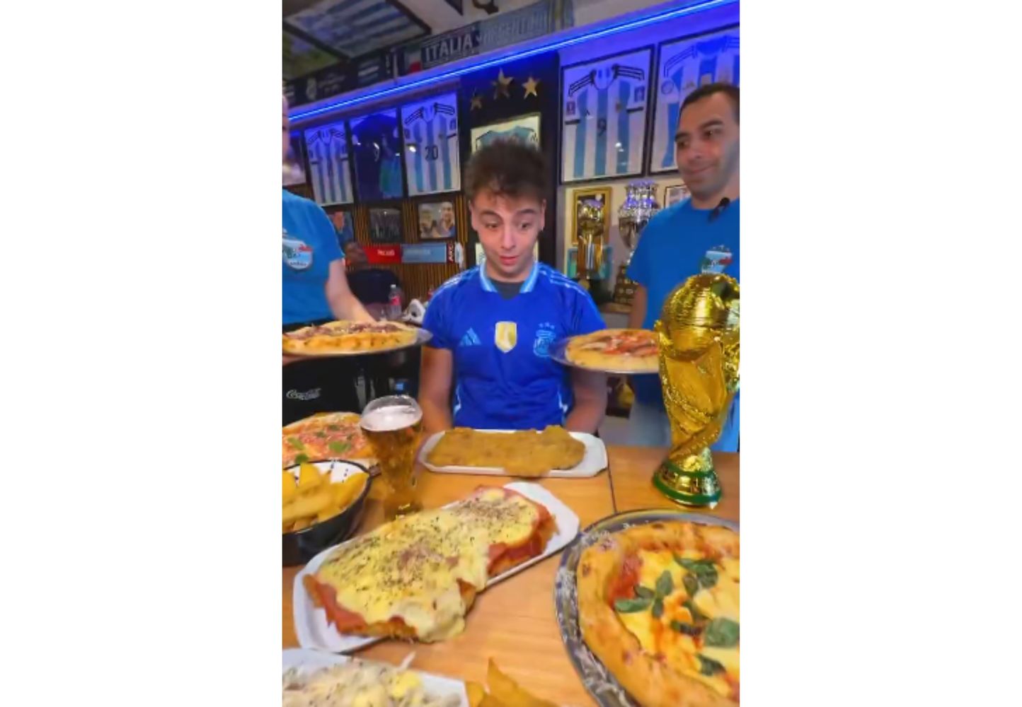 Pizza y milanesa libre.