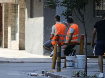 Córdoba prohibirá a los “naranjitas” y limpiavidrios: qué dice la ley