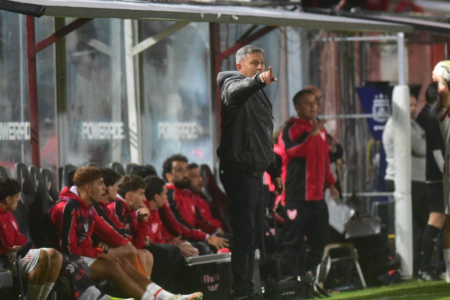 Por ahí es el camino, parece decir Diego Flores. Con el como DT, Instituto ganó todo lo que jugó en Alta Córdoba