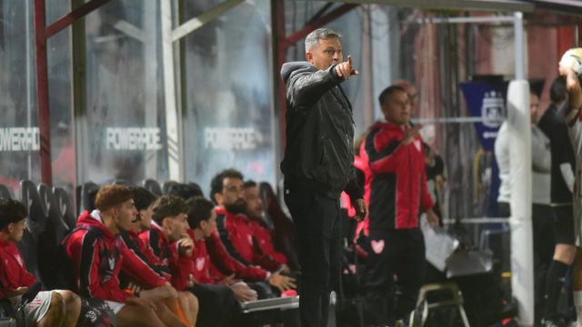 Por ahí es el camino, parece decir Diego Flores. Con el como DT, Instituto ganó todo lo que jugó en Alta Córdoba