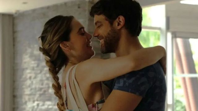 La serie protagonizada por Juan Guilera con escenas subidas de tono que lidera Netflix