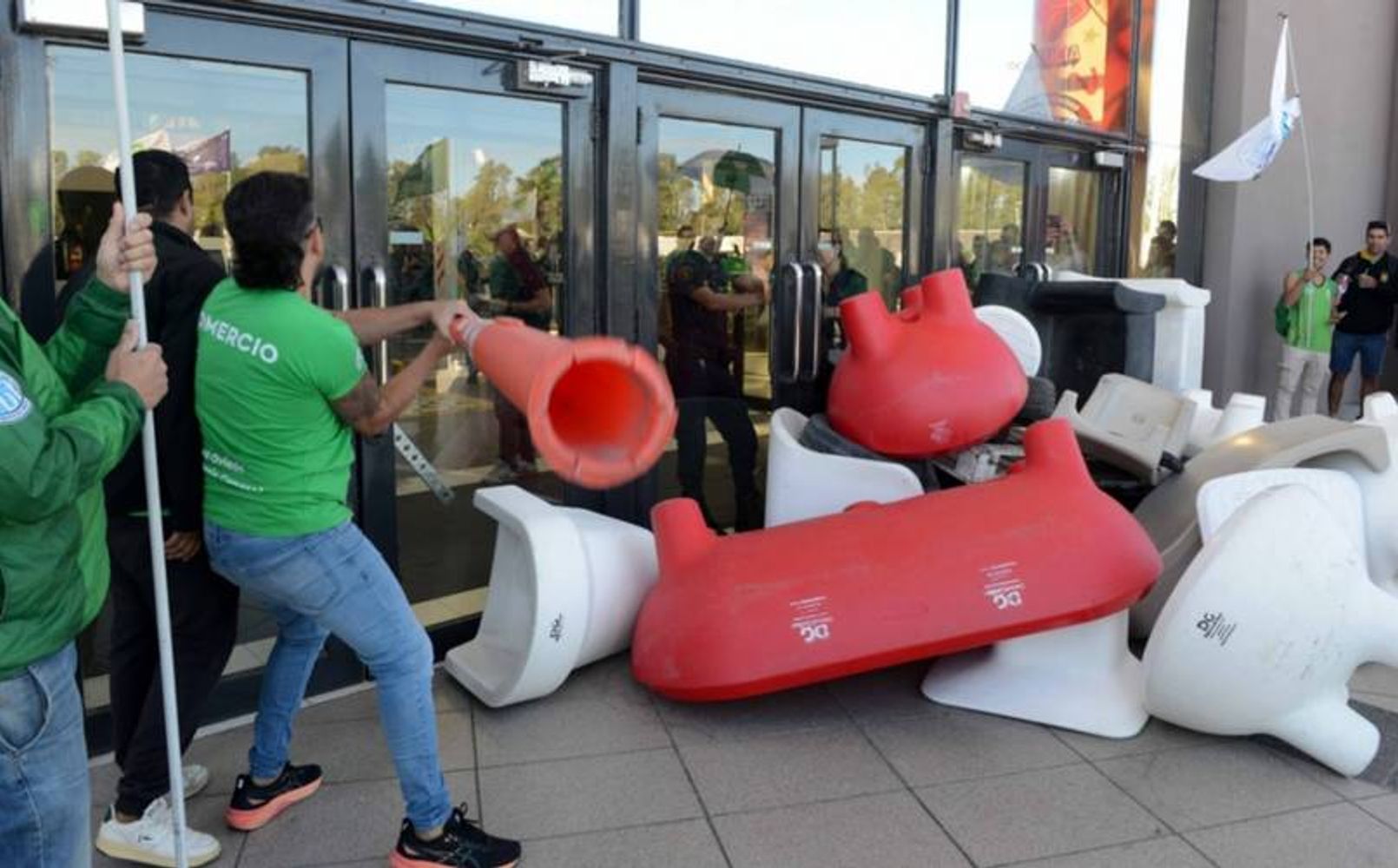 Bloqueo en el Bahía Plaza Shopping.