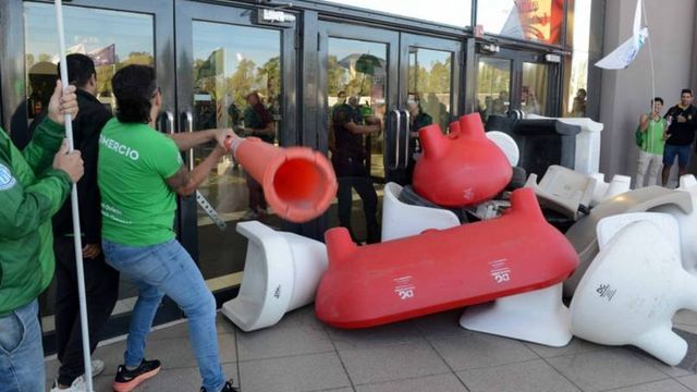 Bloqueo en el Bahía Plaza Shopping.