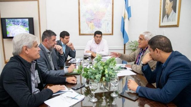 Marcelo Nazur encabezó una mesa de trabajo para responder al impacto de las precipitaciones.