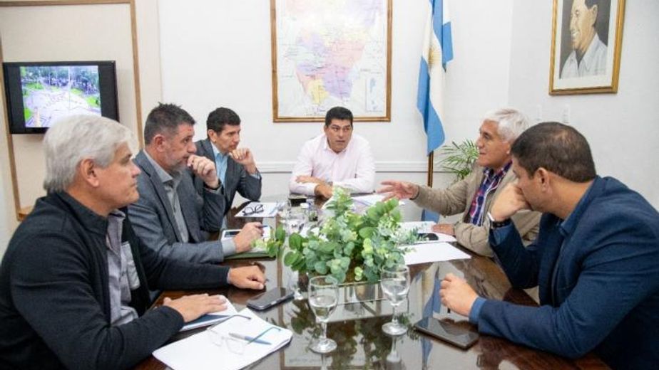 Marcelo Nazur encabezó una mesa de trabajo para responder al impacto de las precipitaciones.