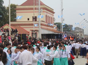 Fin de semana largo con doble atractivo: celebraciones patrias multitudinarias y una agenda cultural que se expande por la ciudad