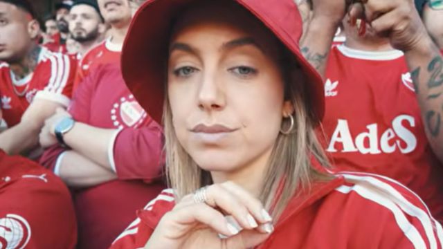 Sofi Martínez en la cancha de Independiente
