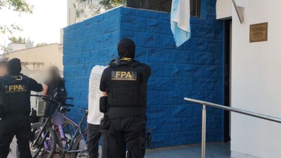 Dos detenidos por la FPA en Arroyito y secuestro de estupefacientes en la vía pública
