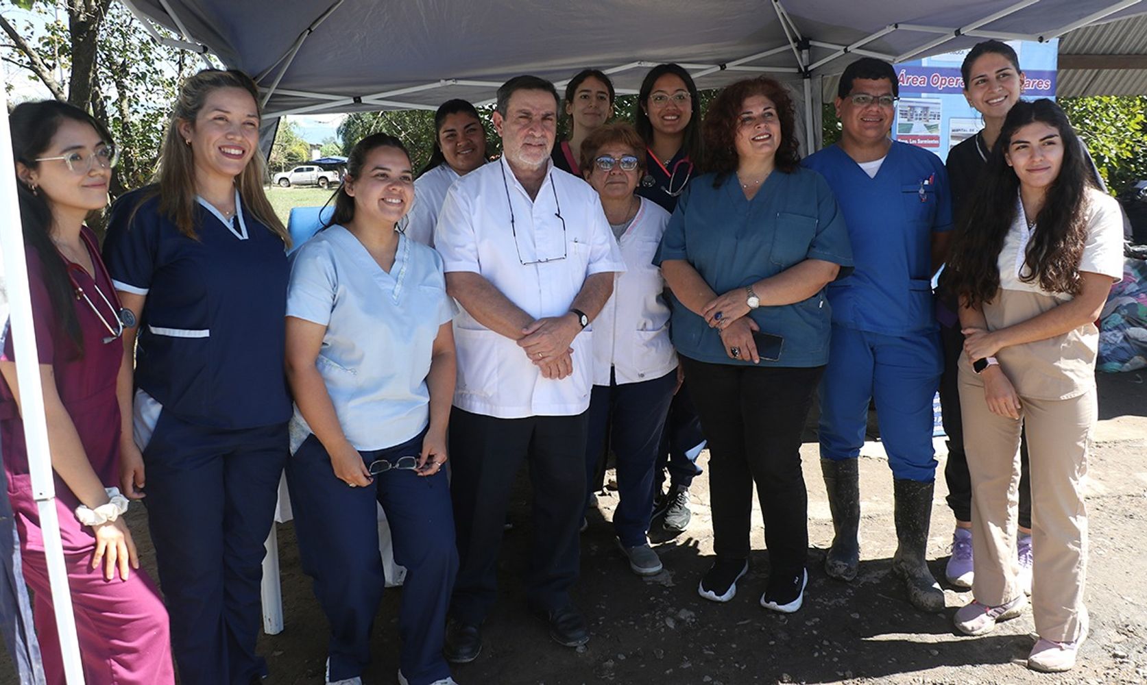Operativo sanitario en Aguilares para asistir a familias afectadas por el agua.
