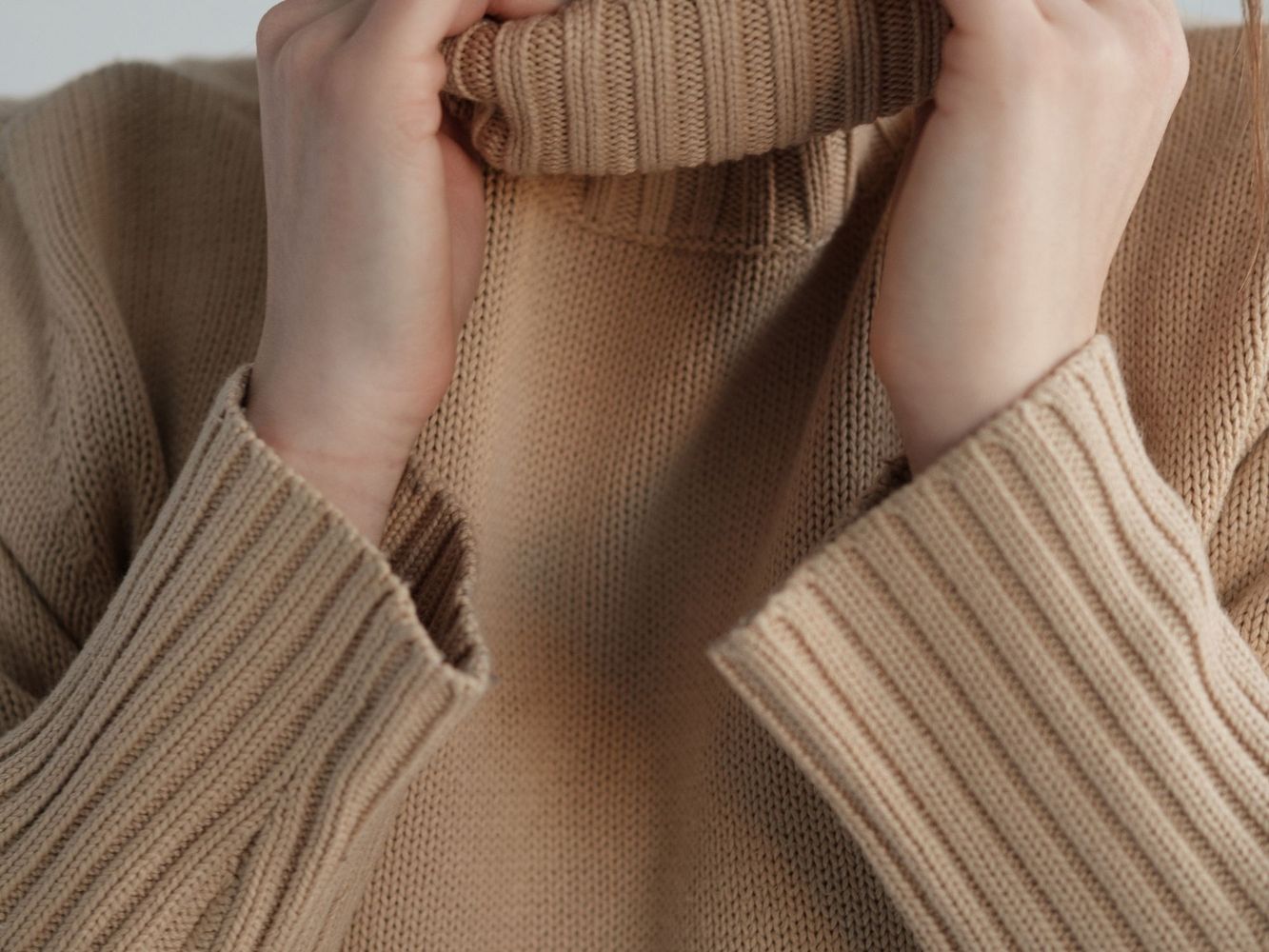 Con solo tres buzos y una máquina de coser, podés crear una prenda única que ya es tendencia en redes.
