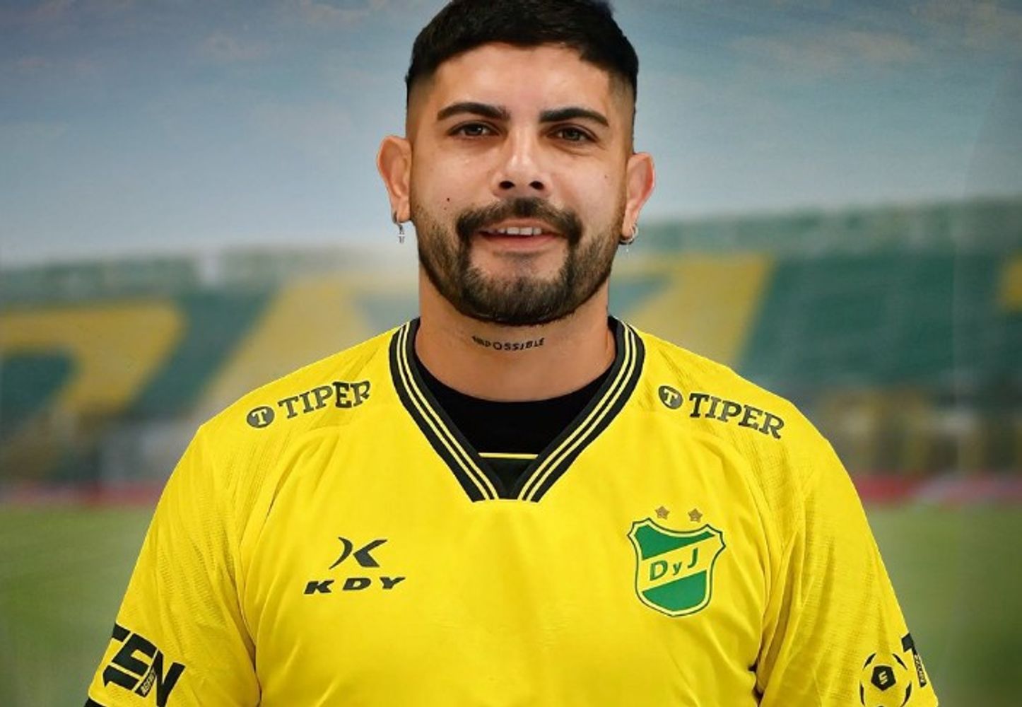 Éver Banega - con la camiseta que viste actualmente, la de Defensa y Justicia.