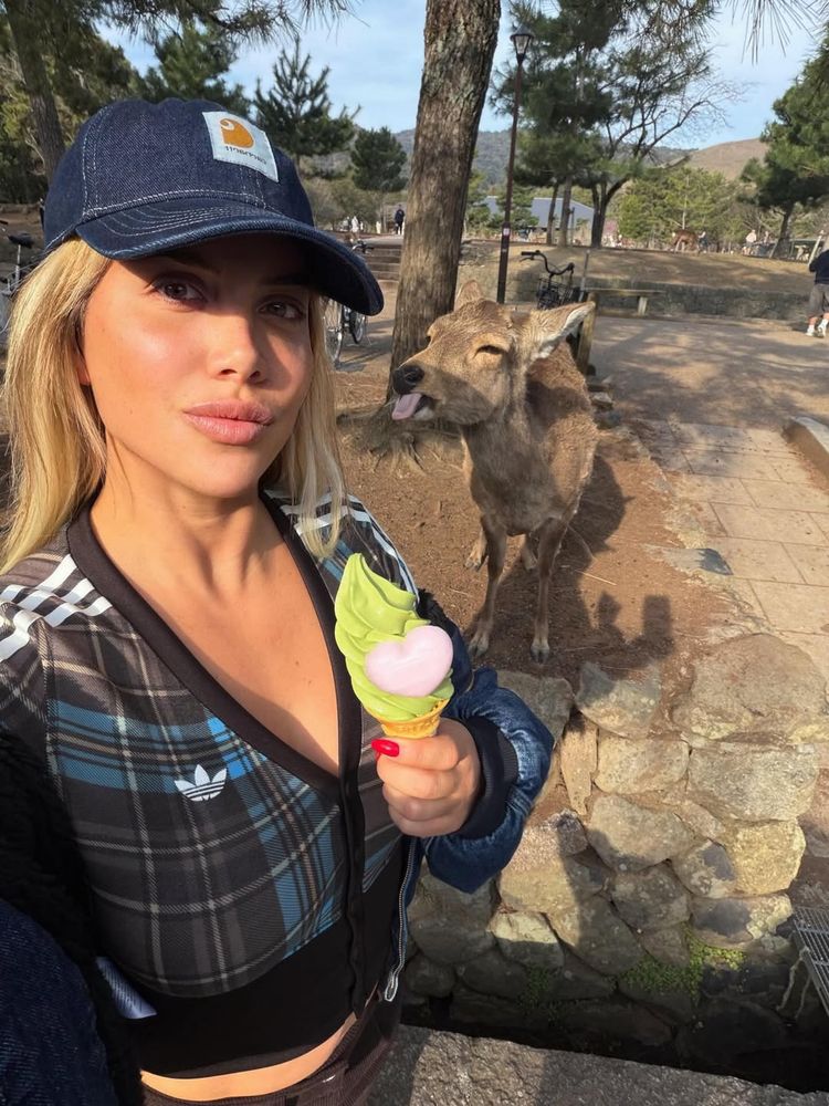 Desde Japón, Wanda Nara arrasó en Instagram con un look total denim y dio cátedra de estilo