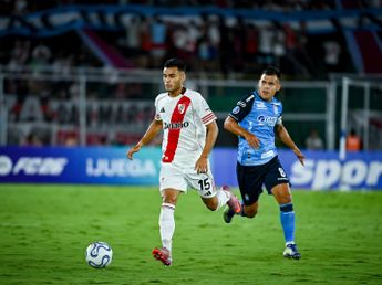 Un debut complicado para River en la Sudamericana: empató 1 a 1 con Blooming y jugó con 10 desde el arranque