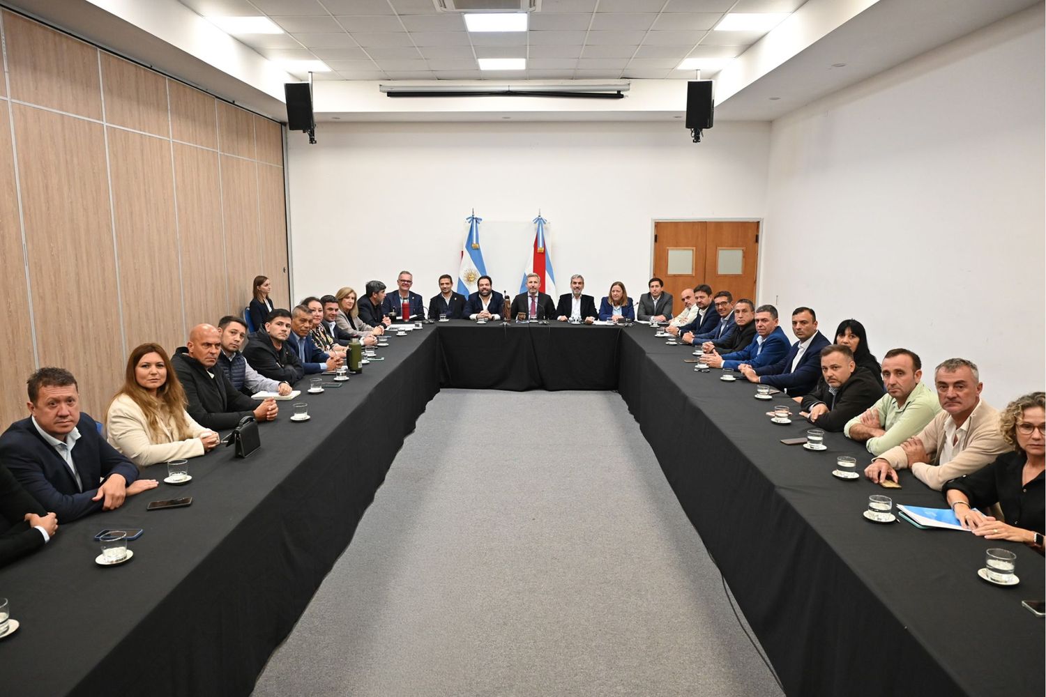 Frigerio se reunió con intendentes del PJ y destacó el esfuerzo para sostener los municipios.