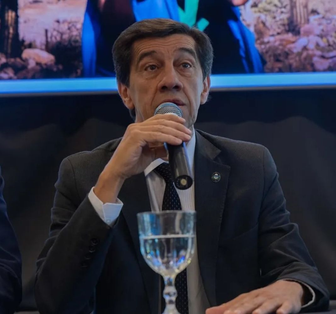 El gobernador Sadir dijo que planteó al ministro Diego Santilli la "necesidad de decisiones y soluciones urgentes para la provincia y su gente".