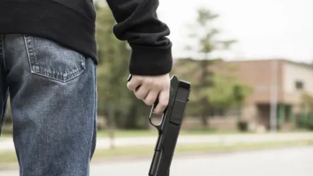 Intensifican controles y presencia policial en las escuelas de Córdoba.