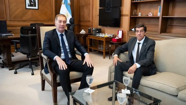 El gobernador de Jujuy, Carlos Sadir, volvió este miércoles a la Casa Rosada para reunirse con el ministro del Interior de la Nación, Diego Santilli.