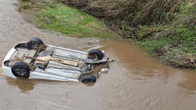 Hallaron con vida al joven de Bigand que estaba desaparecido: cayó de un puente con su auto
