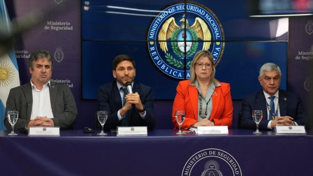 La conferencia de prensa junto a Maximiliano Pullaro y Alejandra Monteoliva.