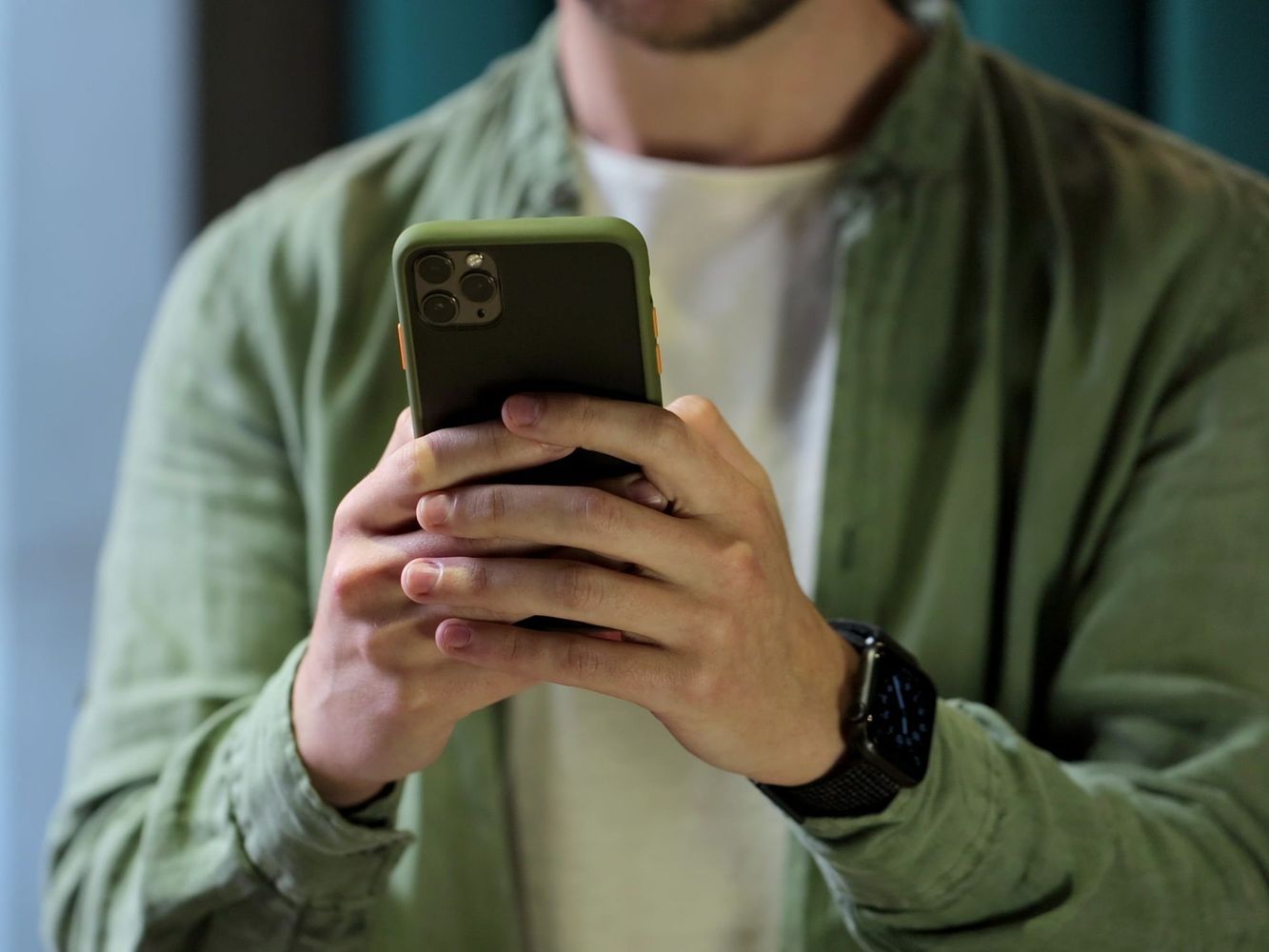 Ni fotos ni “me gusta”: qué dice la ciencia sobre las personas que no publican su vida en redes sociales