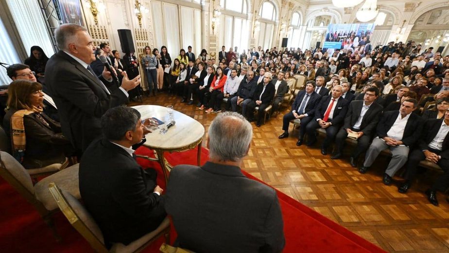 Jaldo advirtió sobre la fragilidad financiera de Tucumán