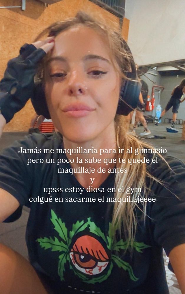 Nati Jota sorprendió con un look rockero y marcó tendencia con una remera oversize de una reconocida banda